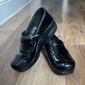 Dansko Clogs - Patent Black